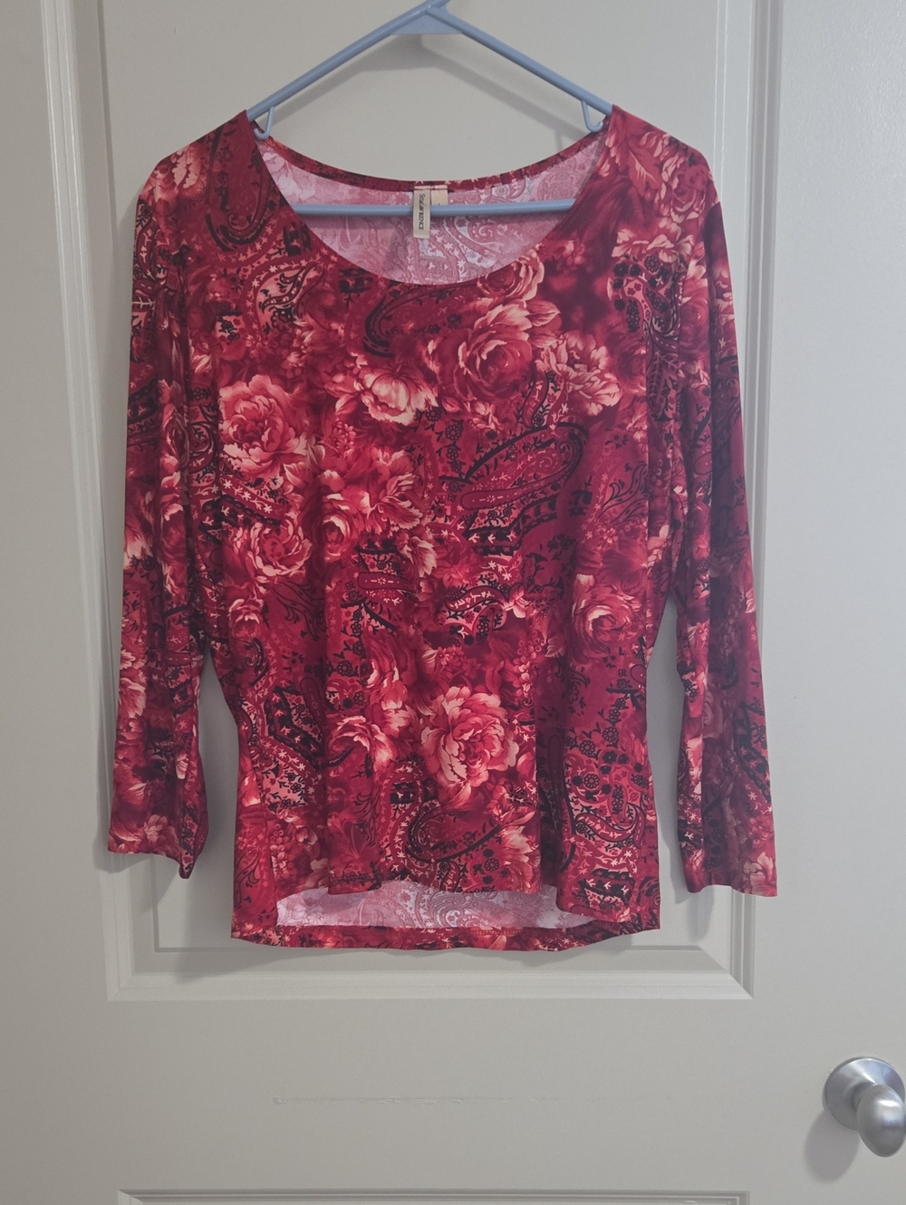 Susan Lawrence Red Floral Paisley Scoop Neck Long Sleeve Top